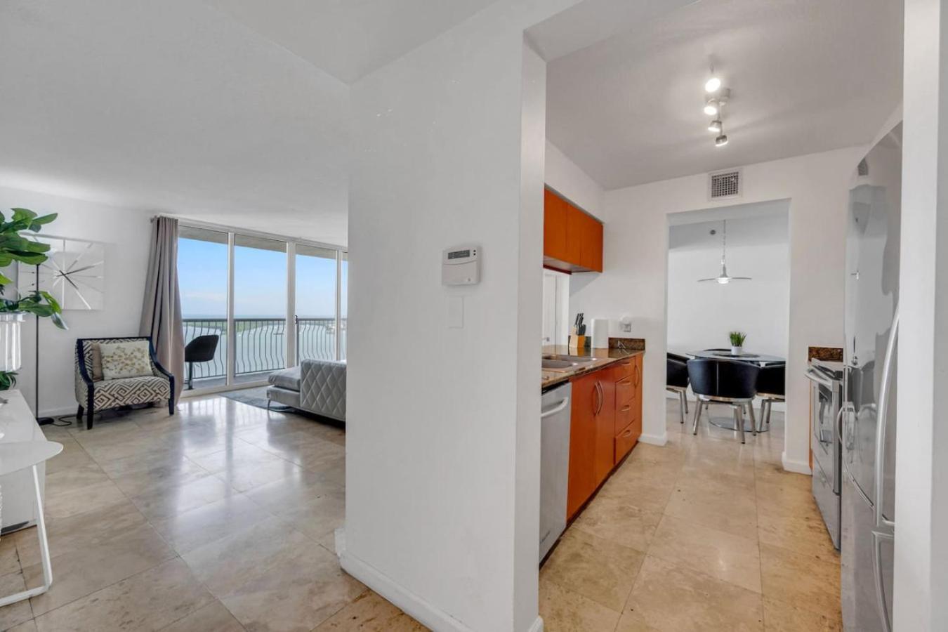 Panoramic 2br Bay-view In Brickell With Parking Apartamento