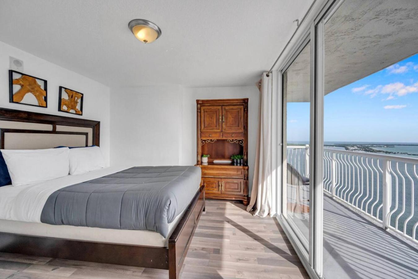 Panoramic 2br Bay-view In Brickell With Parking *